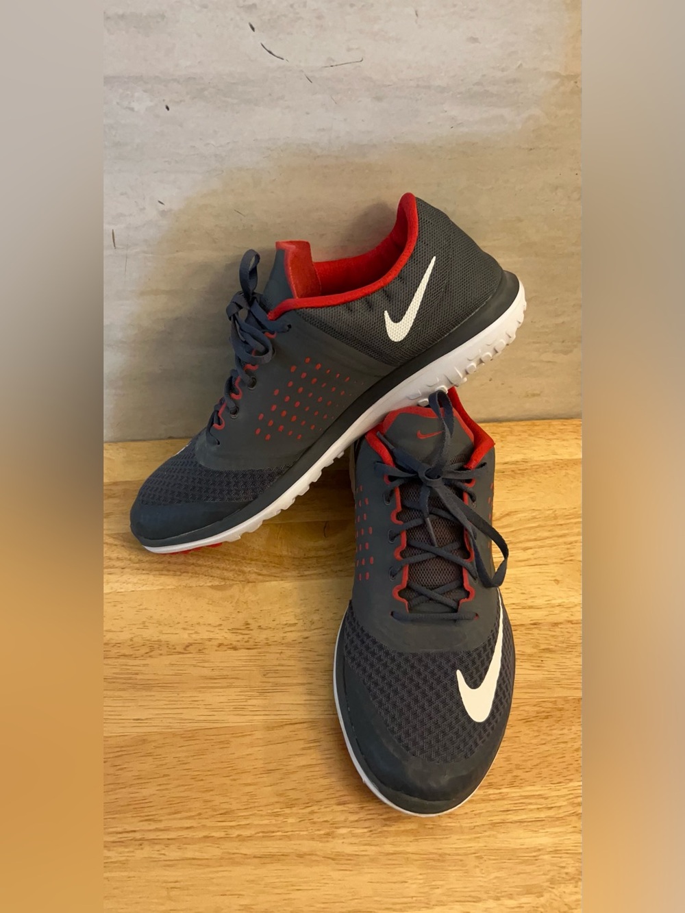Nike FS Lite Run 2 Men’s Gray and Red Athletic Sneakers